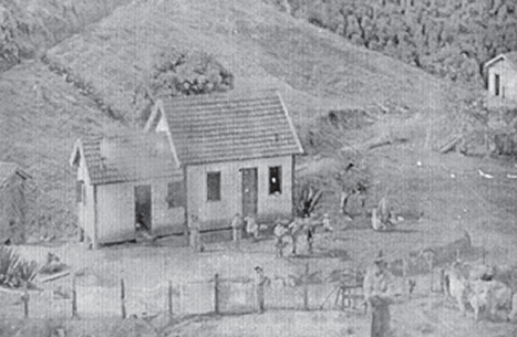 Fazenda dos Alpes - Casa do Tio João - Década de 50. (Acervo: Familiares de Maria Celsa Zanúncio Gonçalves)